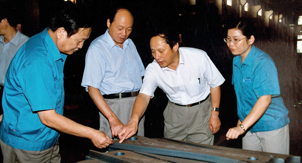 新一屆領(lǐng)導班子上任，掀開徐工變革發(fā)展新篇章