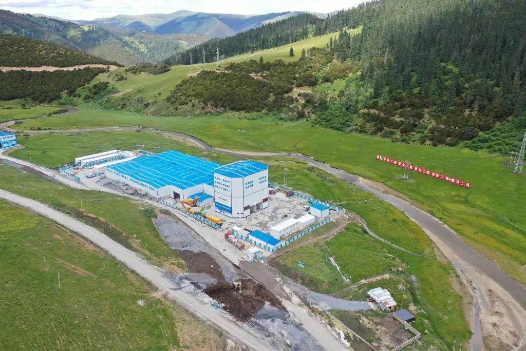 “站”立高原！徐工攪拌站助力川藏線建設(shè)！