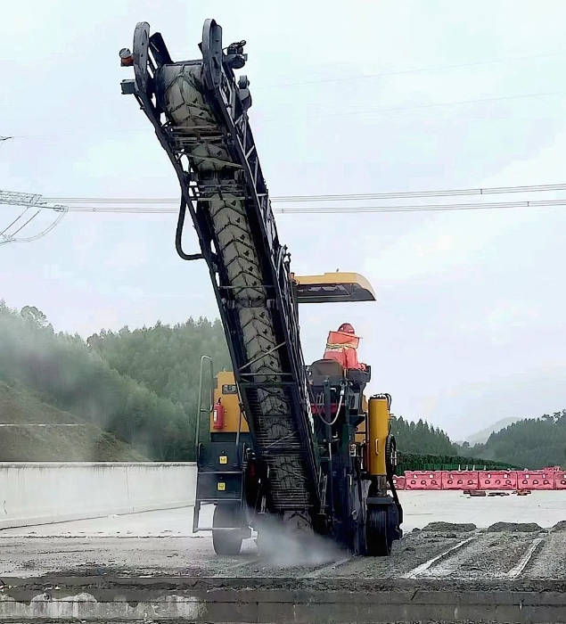 靠譜！徐工銑刨機(jī)化身“護(hù)路使者”助力巴平高速建設(shè)！