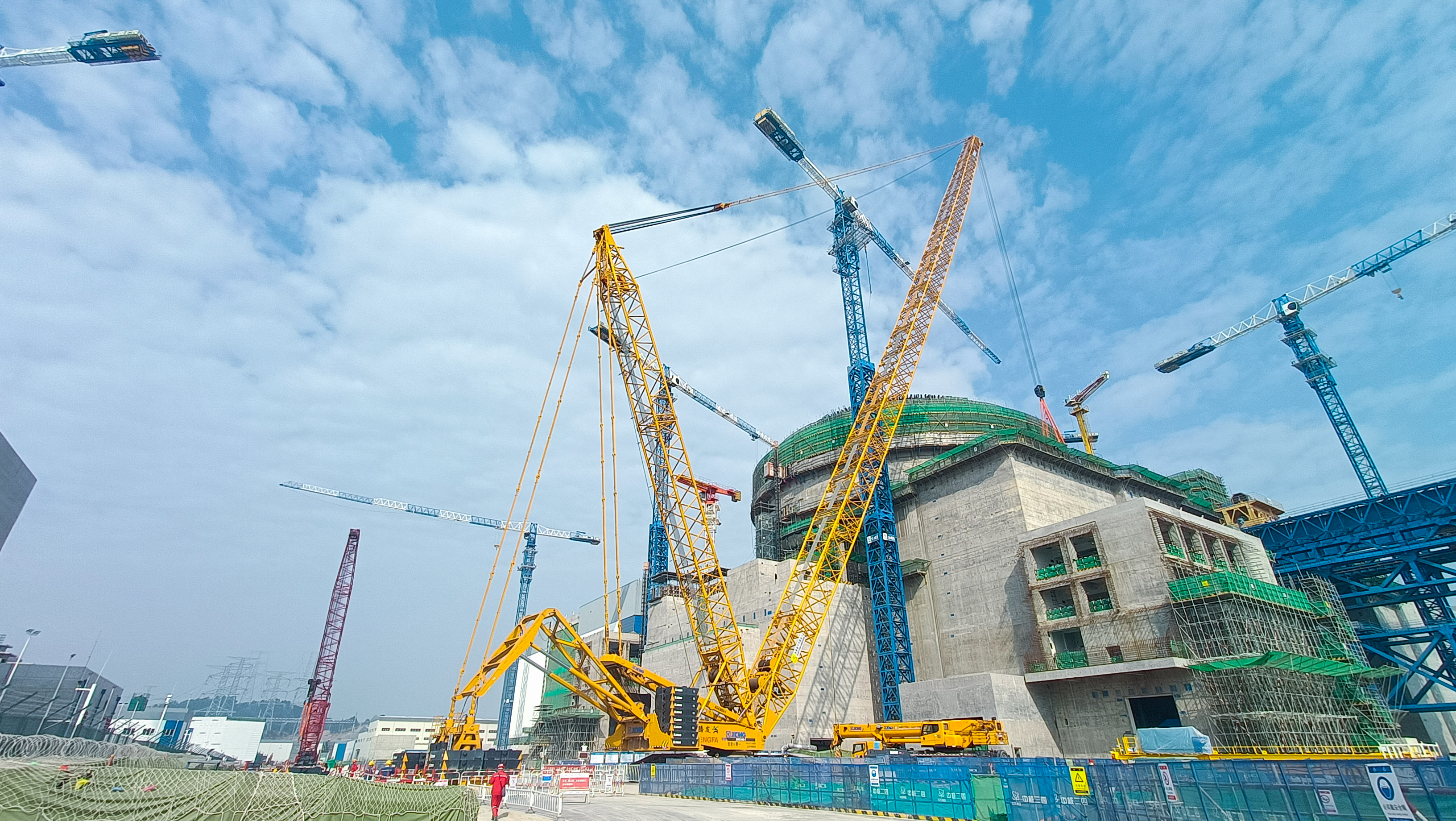 “穩(wěn)”字當(dāng)頭！徐工XGC800-I履帶起重機(jī)助建福建大型核電項(xiàng)目