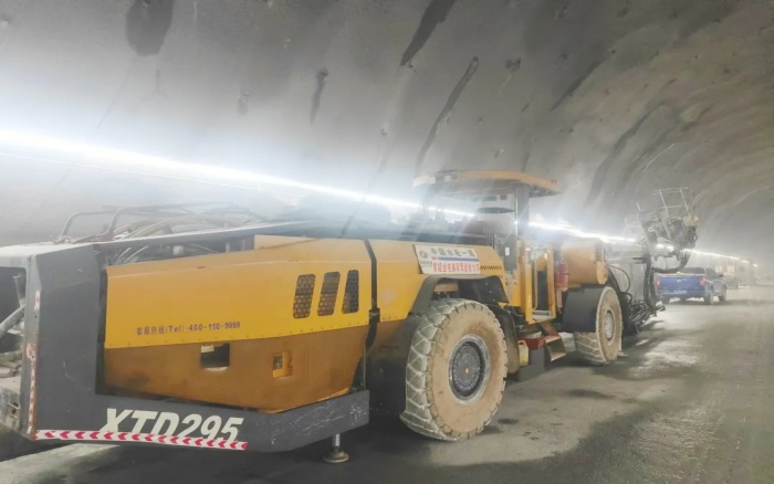 高壓高海拔！徐工鑿巖臺車挑戰(zhàn)高難度鐵路隧道