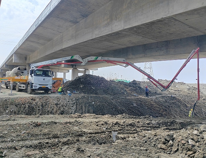 輕靈穩(wěn)省！徐工33米泵車領(lǐng)航新城鎮(zhèn)基建