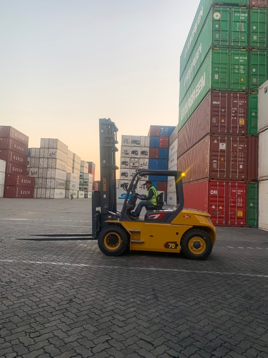 徐工叉車批量進駐廈門港，一站式解決方案賦能港口物流新升級