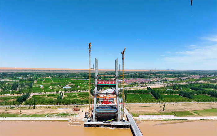 順利合龍 | 徐工塔機助建寧夏單跨跨徑最大斜拉橋