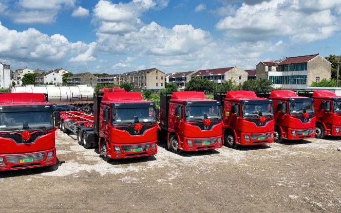 綠色物流再提速，徐工新能源牽引車批量入港！