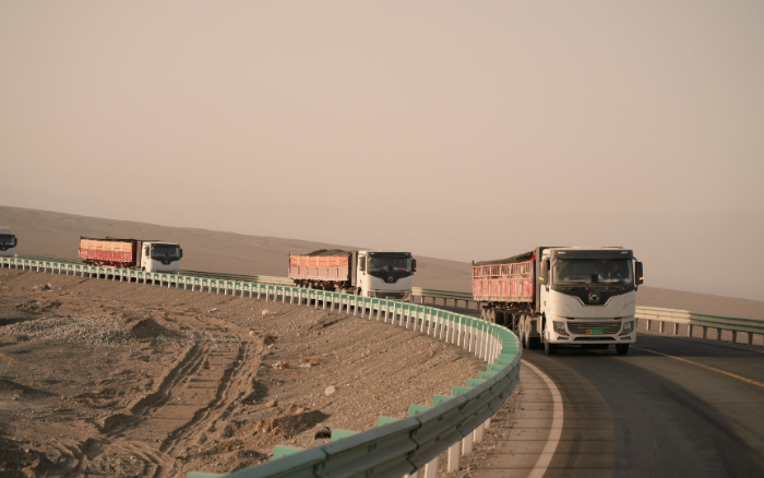 煤海逐綠！徐工新能源牽引車書寫煤炭運(yùn)輸綠色答卷