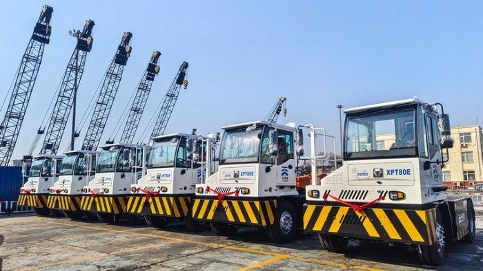 新車交付忙！徐工新能源重載牽引車以多維優(yōu)勢賦能大宗貨物智慧轉運