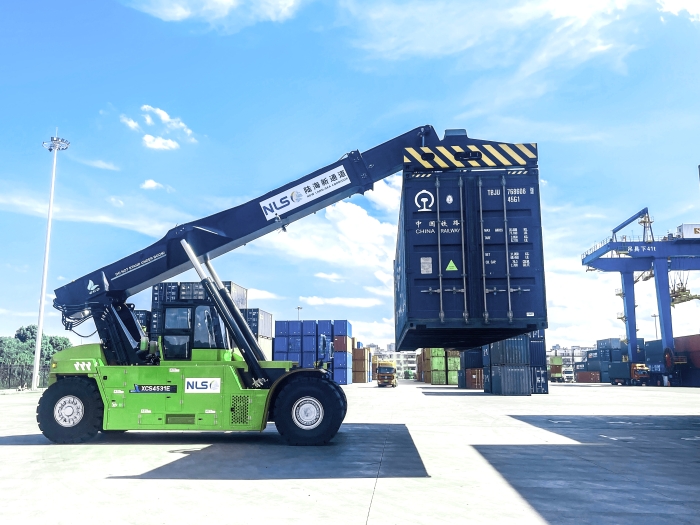 降本減碳雙突破！徐工XCS4531E領(lǐng)航西部陸海新通道核心樞紐綠色煥新