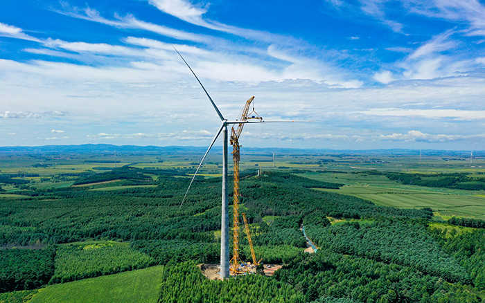 全球最高最大風(fēng)電動(dòng)臂塔機(jī)，首秀告捷！