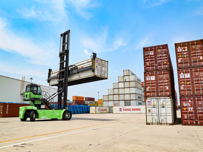 賽場競鋒芒！“徐工杯”堆高機操作員技能大賽見證“真功夫”