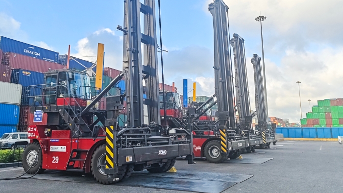 逐綠向新，東方大港涌動(dòng)“徐工純電力量”！