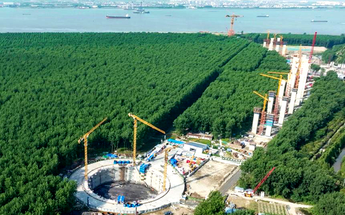 提前1個月！徐工金助力世界最大跨度橋梁錨碇封底