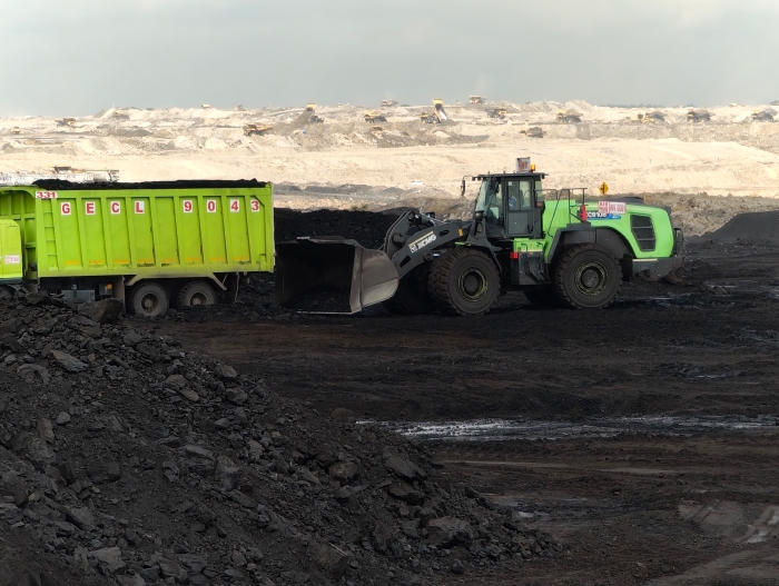 徐工XC9108-EV純電動(dòng)裝載機(jī)助力海島露天煤礦高效綠色運(yùn)營(yíng)