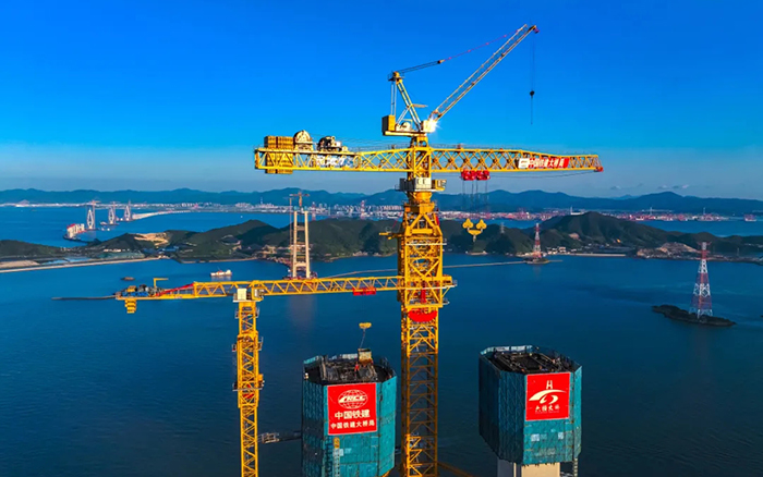 246.3米封頂！這座世界級跨海大橋“徐工造”