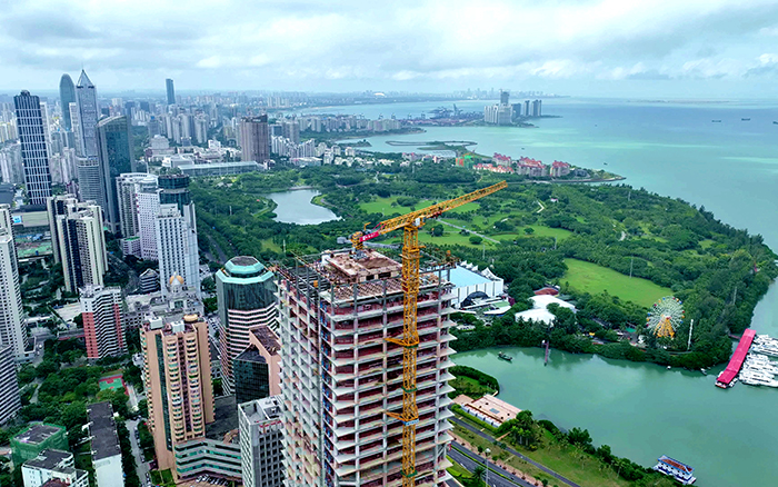 海闊憑“塔”躍 | 徐工塔機(jī)助建?？谥泻?guó)際中心