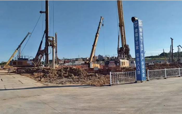 粘土 + 花崗巖地層 “攔路虎”？徐工 XR320E 旋挖鉆機(jī)高效破解助廈門軌交