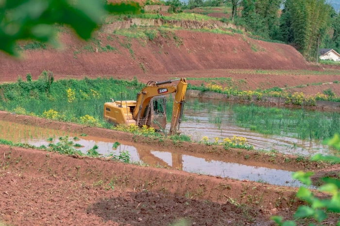 建設(shè)“巴渝糧倉(cāng)”，徐工挖機(jī)我在行（háng）！