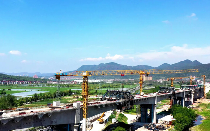 凌空起舞，飛跨南北！徐工群塔助建浙江“詩畫走廊”