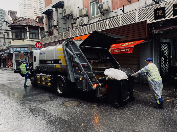 南京東路人流如織垃圾多？徐工XGH5120ZYSXBEV：輕松搞定！