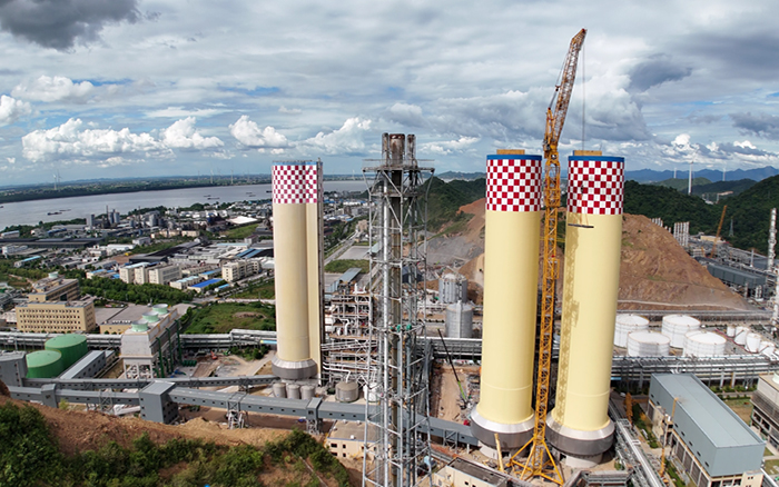 刷新紀錄！徐工 XGL3300-220S動臂塔機化工吊裝顯神威