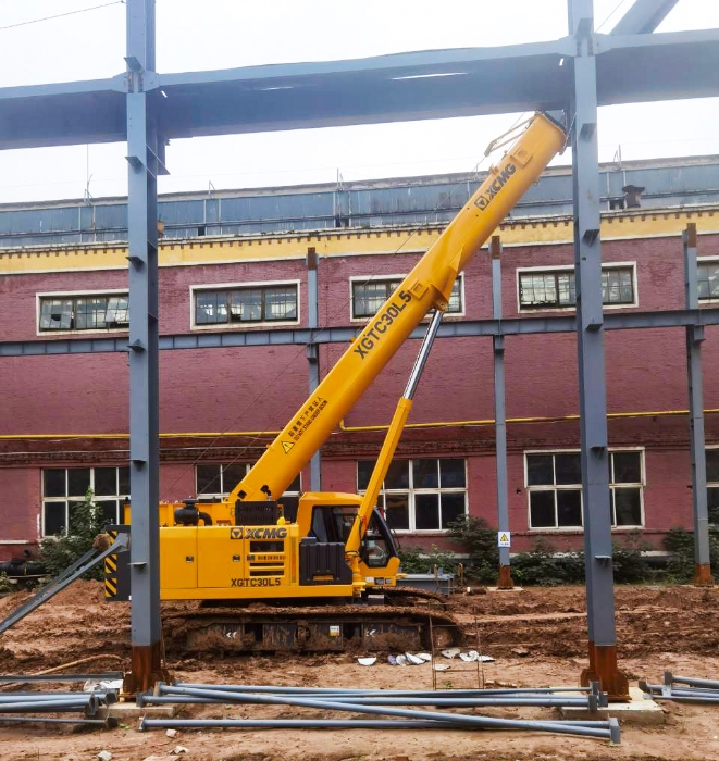 擎臂破泥濘，穩(wěn)力定乾坤！XGTC30L5攻堅泥沼鋼結構吊裝
