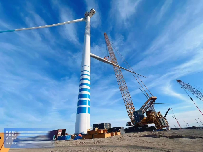 大國重器顯擔(dān)當(dāng)——XLC18000M征戰(zhàn)戈壁灘，125米高空精準(zhǔn)托起10兆瓦風(fēng)電巨擘！