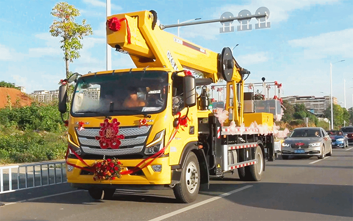 婚車新物種！徐工高空作業(yè)車見證“硬核浪漫”