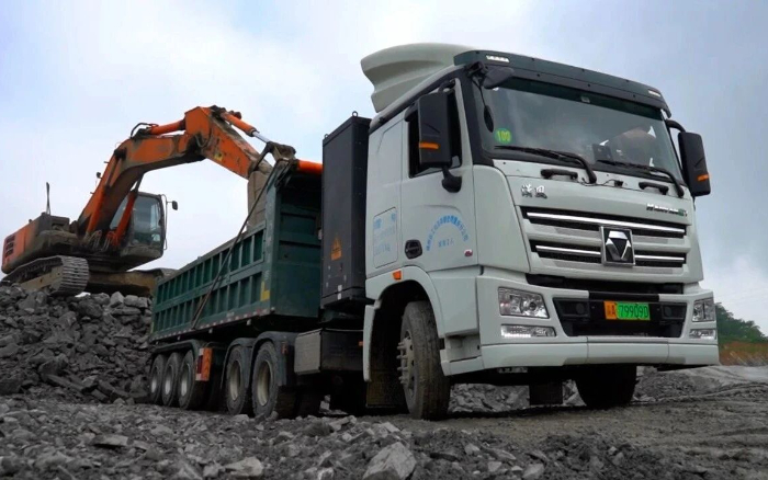 三次都選TA！徐工純電動牽引車助力西南砂石料運輸！